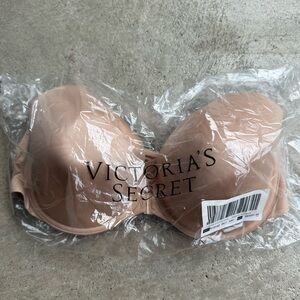 Victoria Secret Bra/ Lightly Lined / 44C / NWT in package